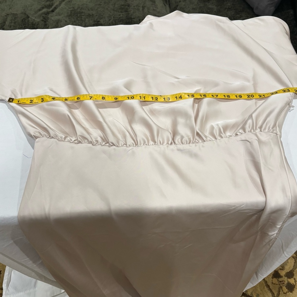 H&M Shoulder-Pad Satin Dress Sz XL BNWT (Light Beige) 1314753004 - Picture 6 of 9